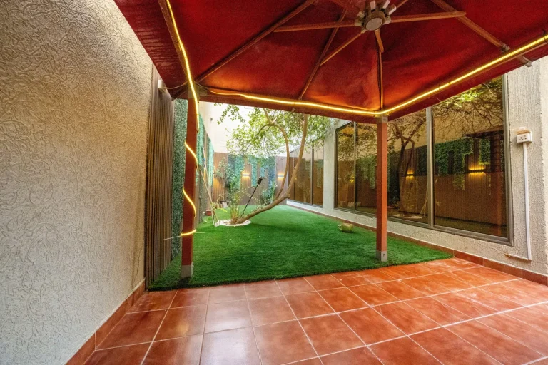 Garden & outdoor seating
