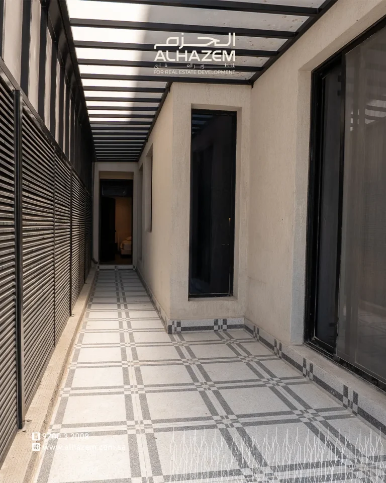 Enclosed side yard